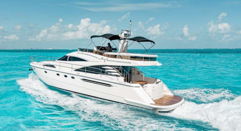 65 Ft Fairline Squadron Yacht Charter Cancun Luxury