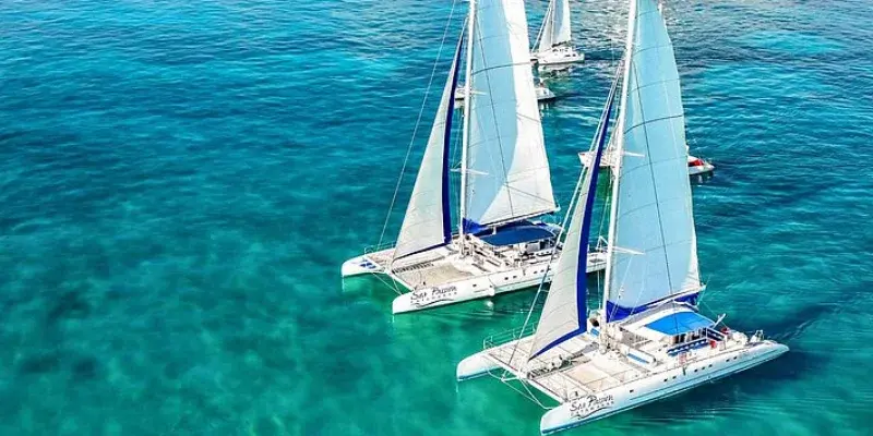 Isla Mujeres Catamaran Tour from Cancun with Open Bar