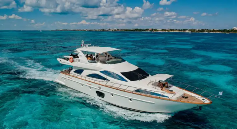 Cancun 80ft Azimut Yacht Charter Luxury Private