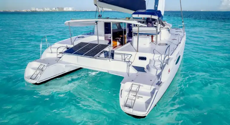 44FT Catamaran Cancun Private Sailing Charter
