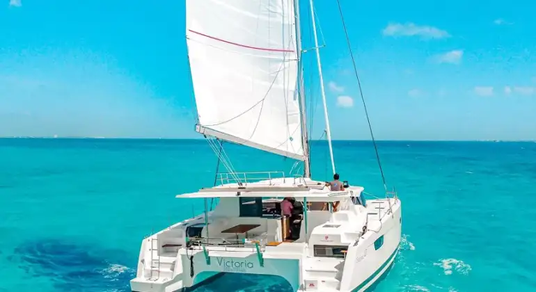 47FT Victoria Catamaran Cancun Private Charter