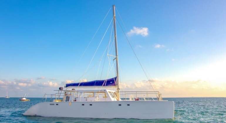 65ft Catamaran Rental Cancun to Isla Mujeres