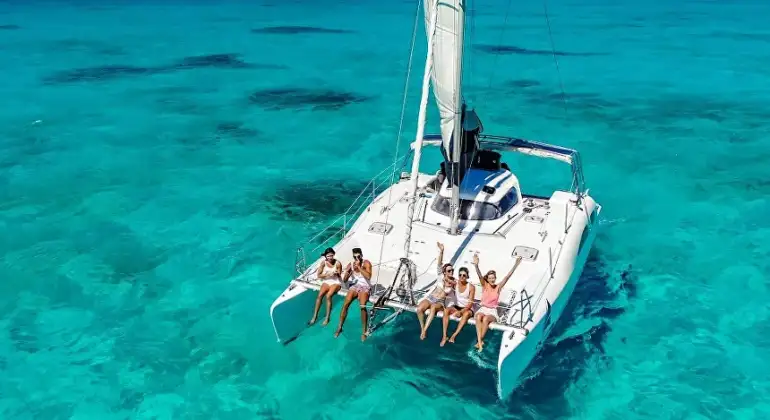 32FT Nal Gone Catamaran Cancun Private Charter