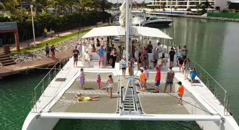 82FT Sea Star Catamaran Cancun Private Charter