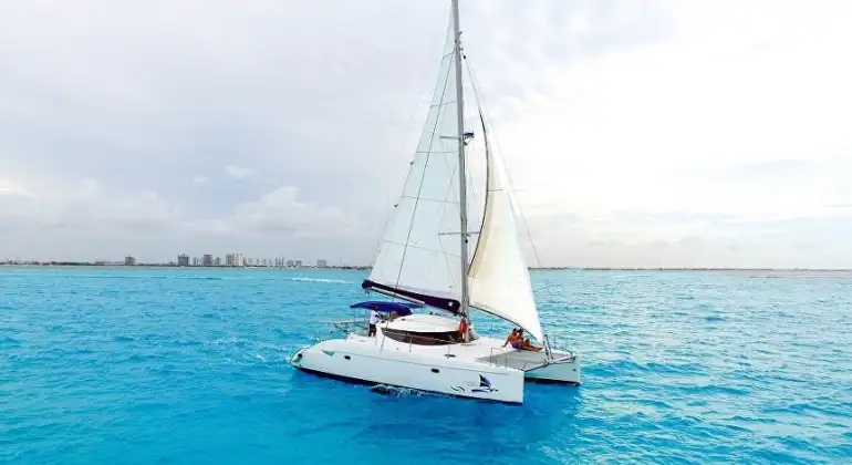40FT Catamaran Cancun Private Charter