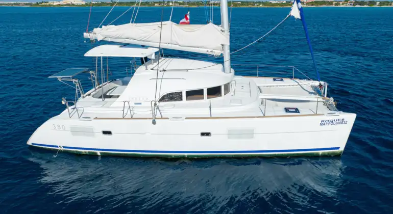 38ft Lagoon Private Catamaran Charter in Riviera Maya