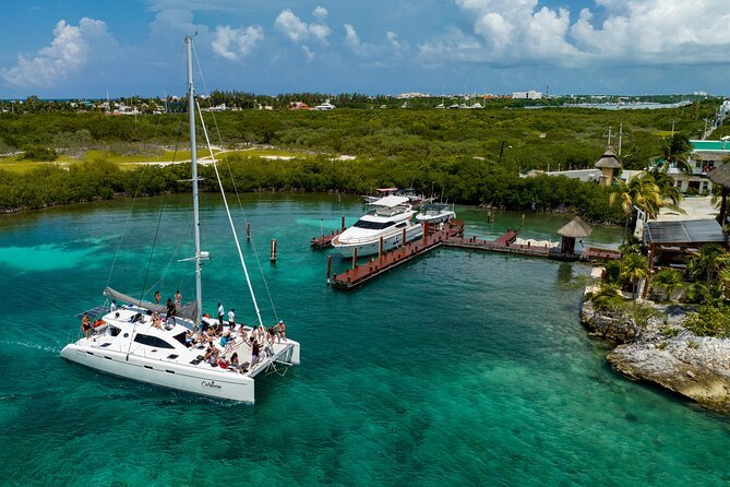 boat-rental-marina-las-perlas-cancun Boat rental Marina Las Perlas Cancun yacht cruising in lagoon and sea