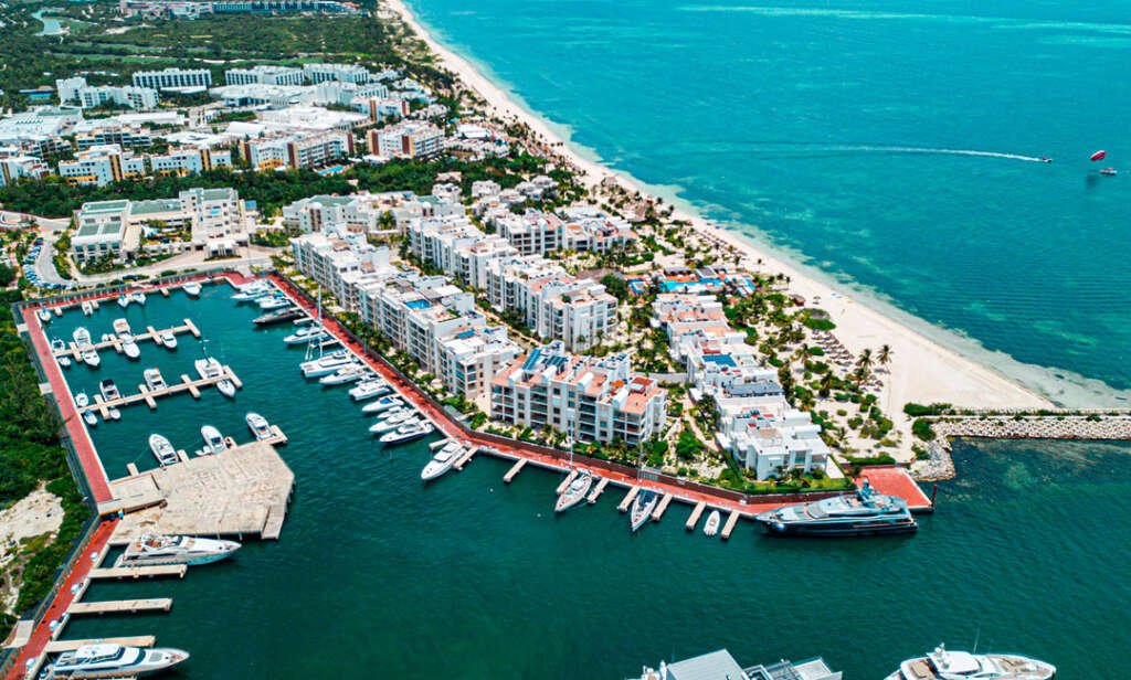 boat-rental-vnv-marina-cancun Boat rental VNV Marina Cancun yacht cruising in lagoon and sea
